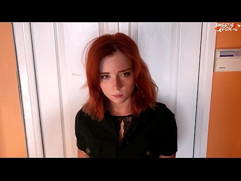 ❤️ A Guardia di Sicurezza hà punitu una bella donna per un tacchettu - Cum in bocca ❤ Porno à noi